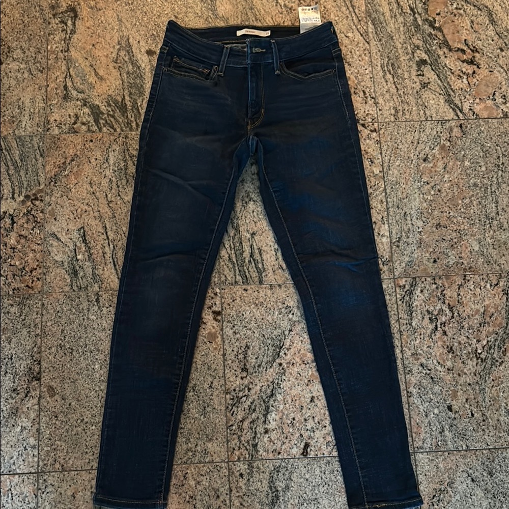 Women’s Levi skinny Jeans